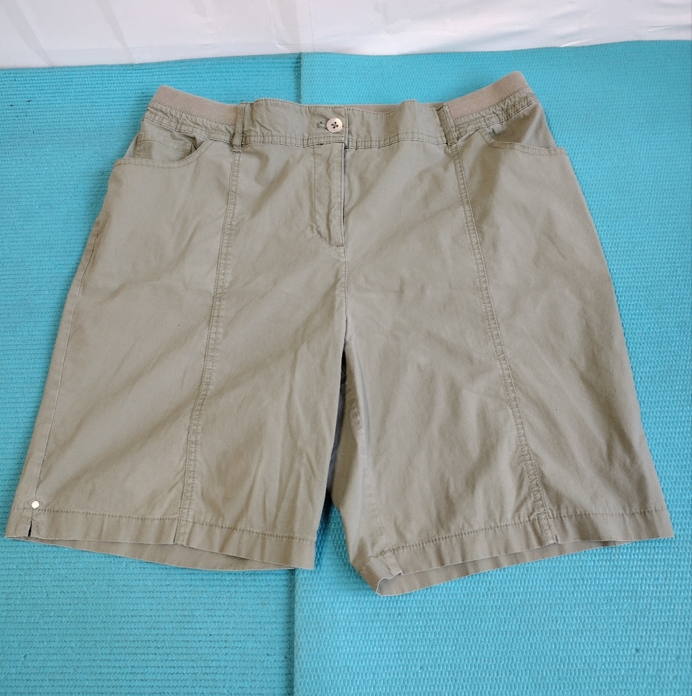 Chico's Womens Shorts Stretch Bermuda Olive Elastic Waist Size 2.5 (US 14)